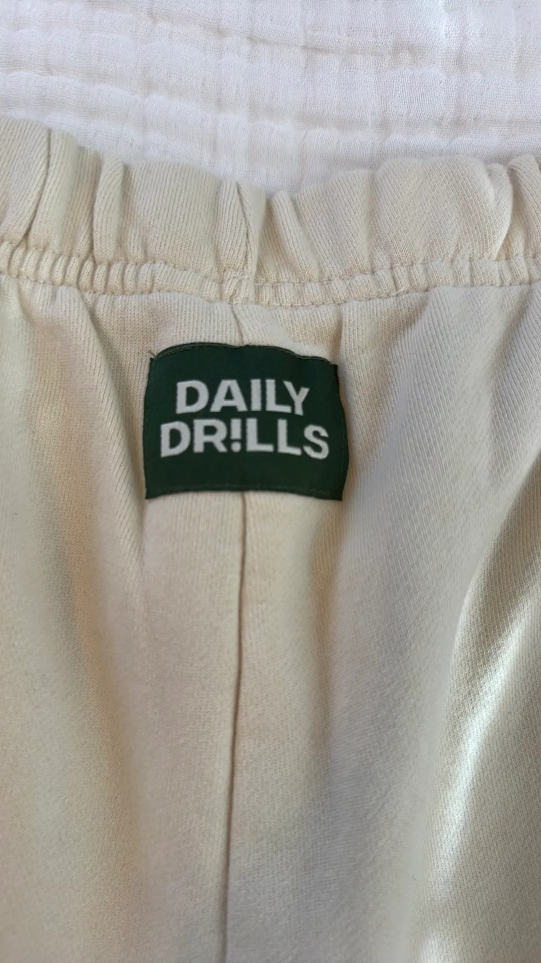 Cream Sweat Shorts M/L - Image 3