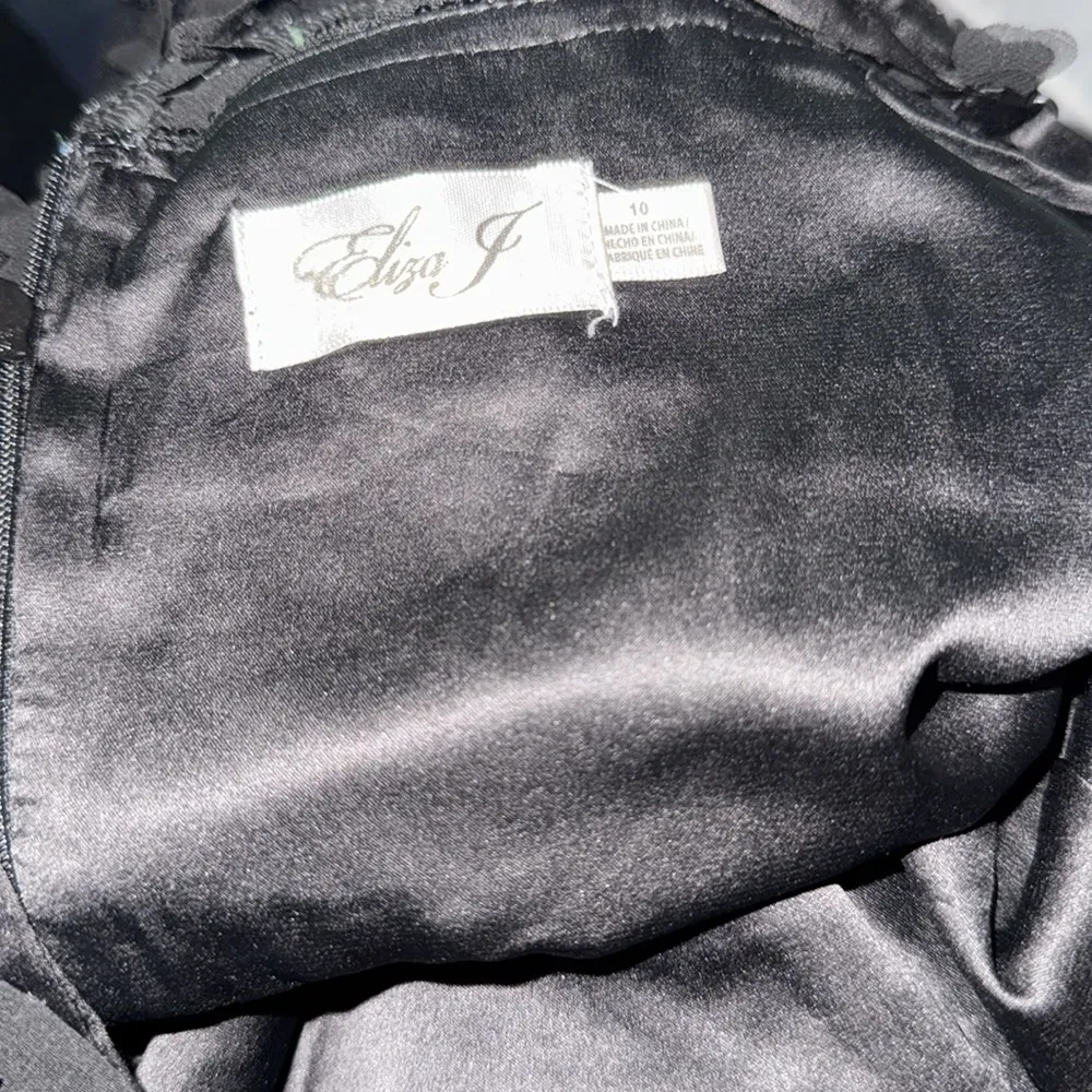 NWOT Eliza J Floating 3D Flowers Halter Style Black Ball Gown Sz 10 - Image 5