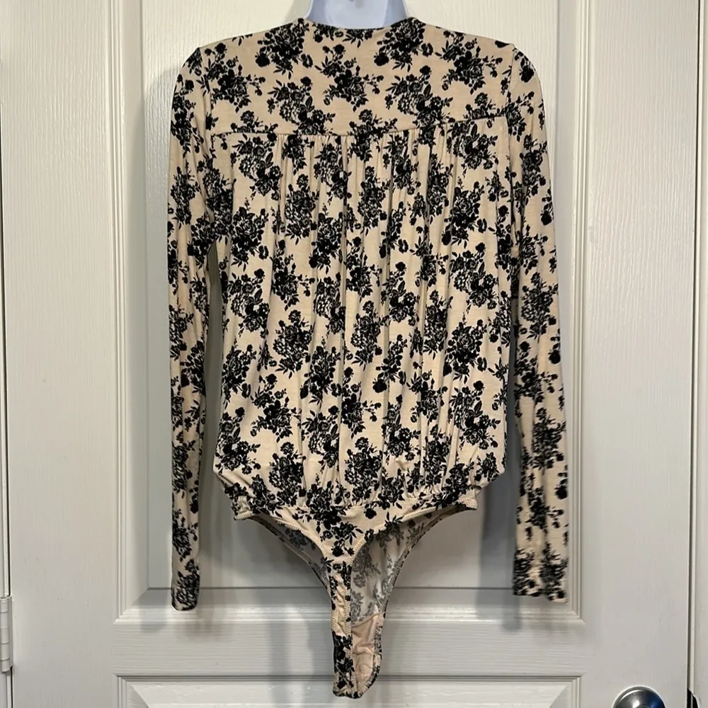 Intimately Free People Tan Black Long Sleeve Bodysuit Floral Small EUC #2273 - Image 6