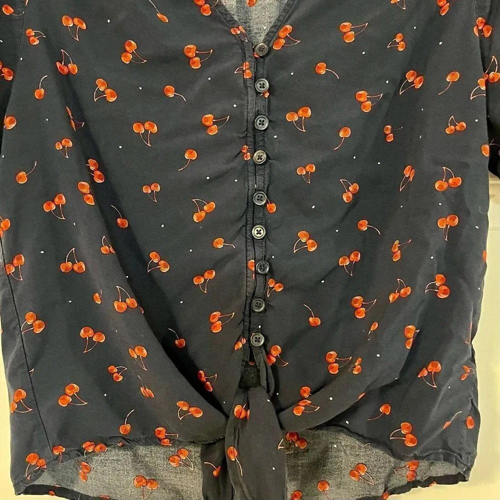 Beach Lunch Lounge Button Up V-neck Tie Front Cherry Blouse Medium - Image 2