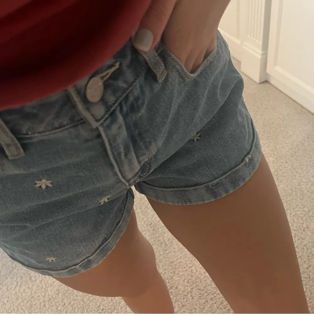 DAISY EMBROIDERED JEAN SHORTS - Image 2