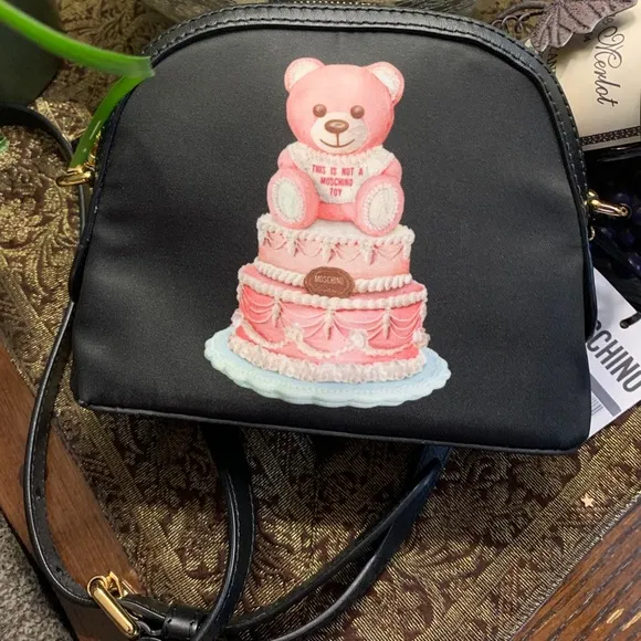 Authentic MOSCHINO leather/texture Teddy Cake zip Crosby - Image 2