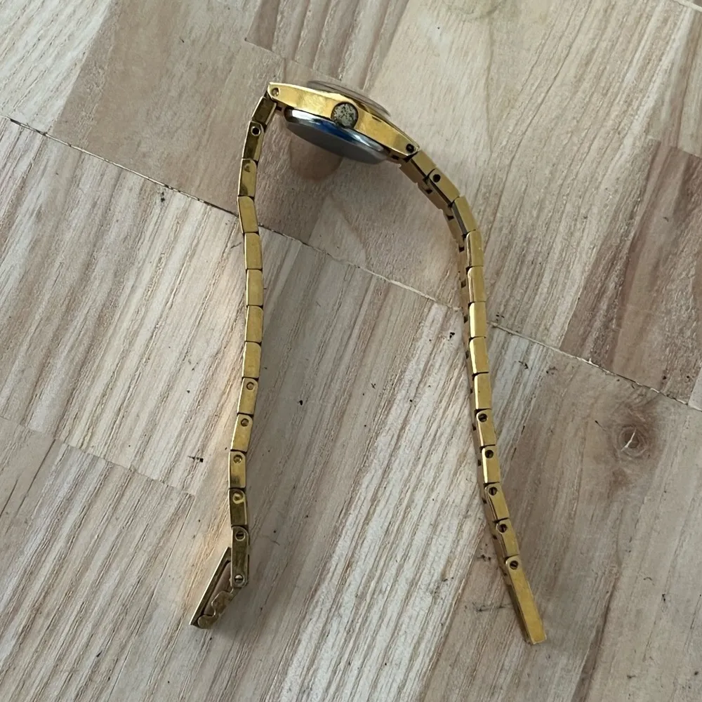 Pierre Vallee Gold Plated Vintage Ladies Watch Black Dial Gold Plated Bracelet - Image 8