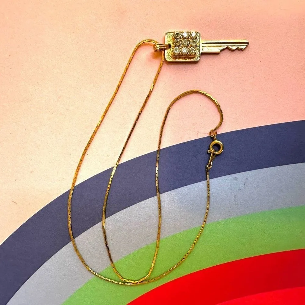 Gold tone rhinestone key pendant necklace - Image 8