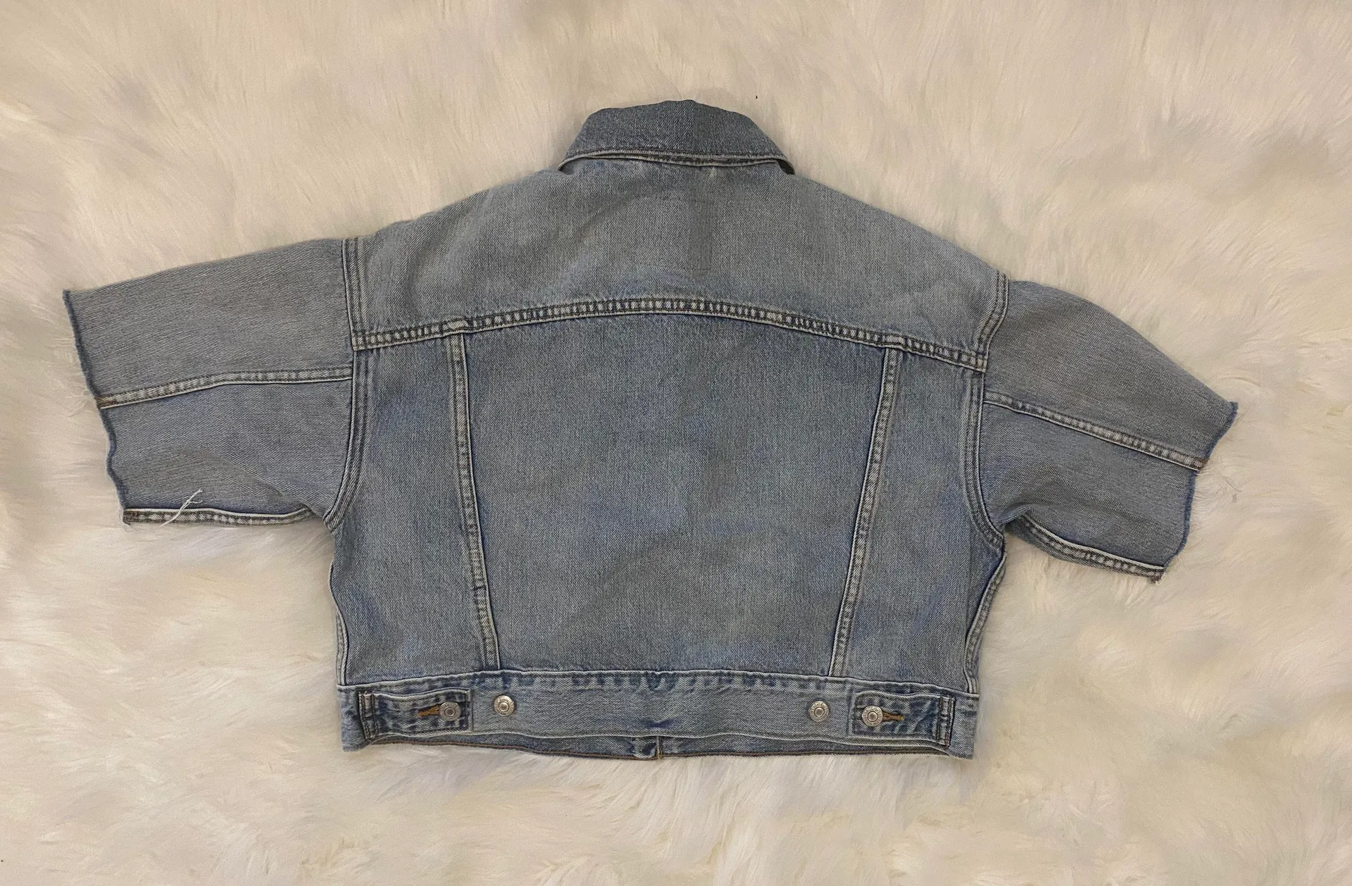 Levi's Cropped Trucker Jacket - Image 4