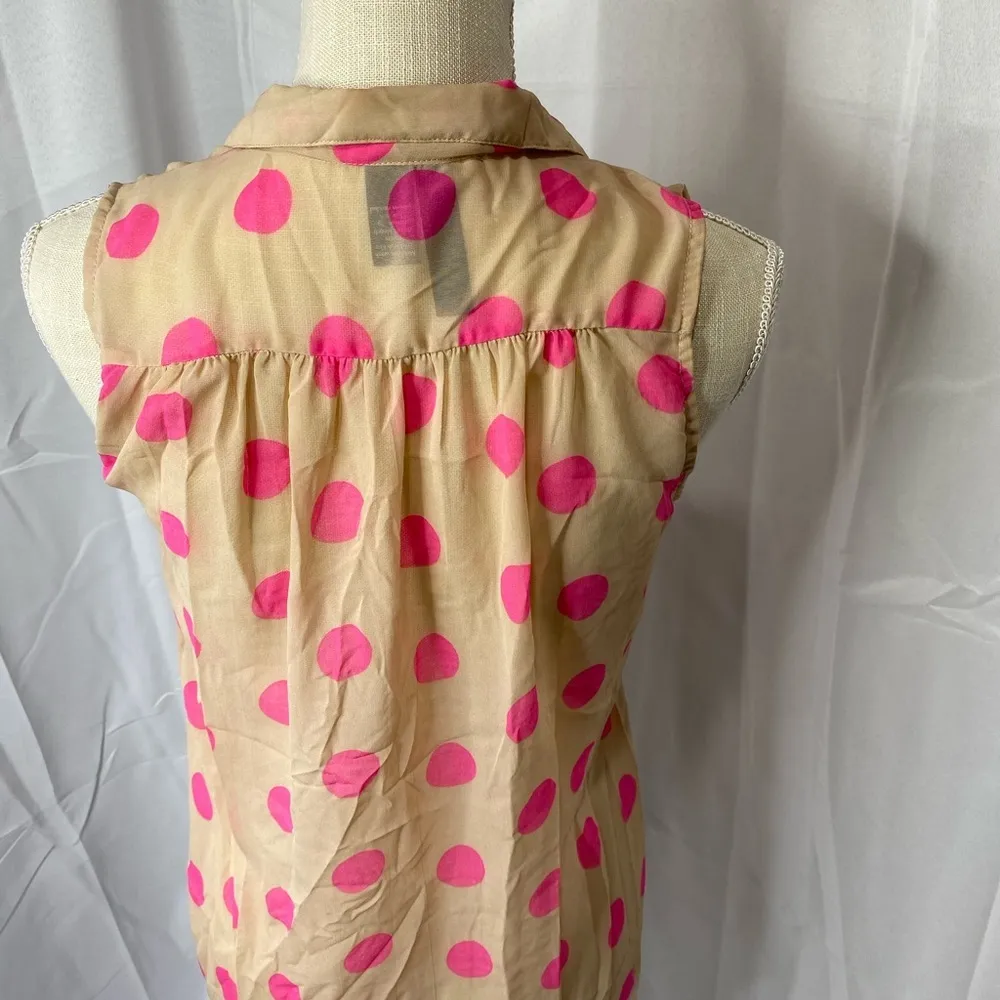 Fun and Flirt sleeveless button down Medium - Image 5