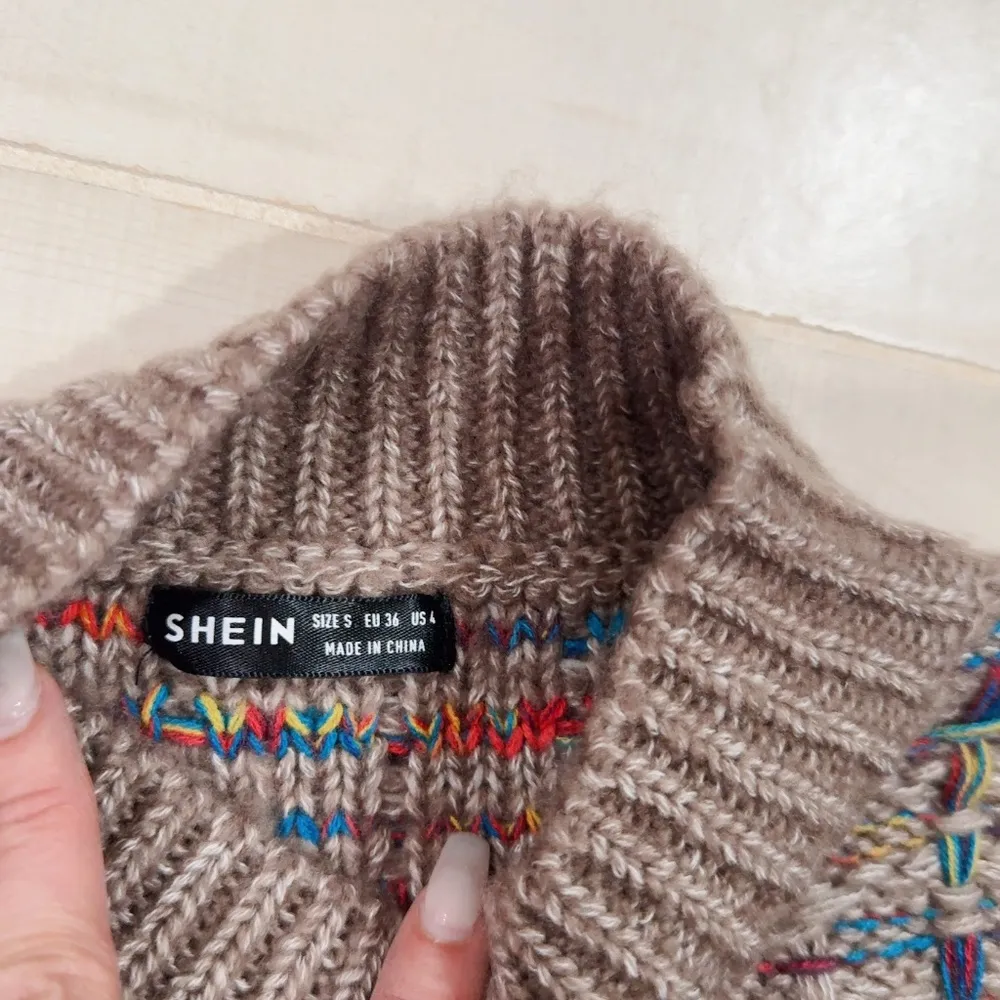 Shein Women's Mock Neck knit Oversized Cropped Chunky Sweater Size 4 S - Image 7