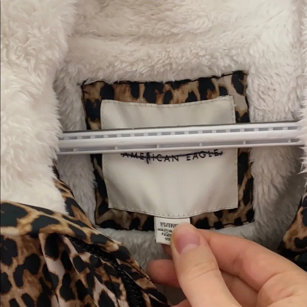 American Eagle Outfitters leopard Sherpa jacket size XS - Image 8