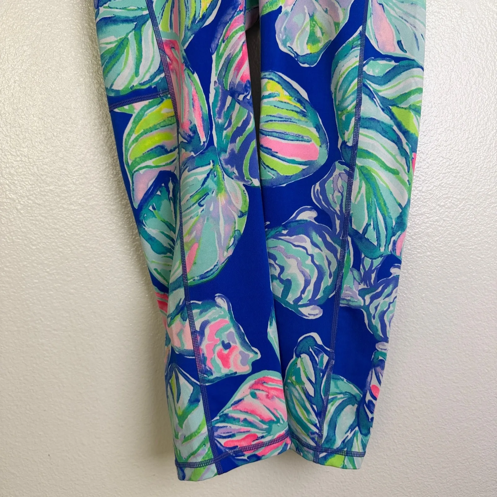 Lilly Pulitzer Luxletic Casa Del Sol Weekender Leggings Small Blue Floral Crop - Image 4