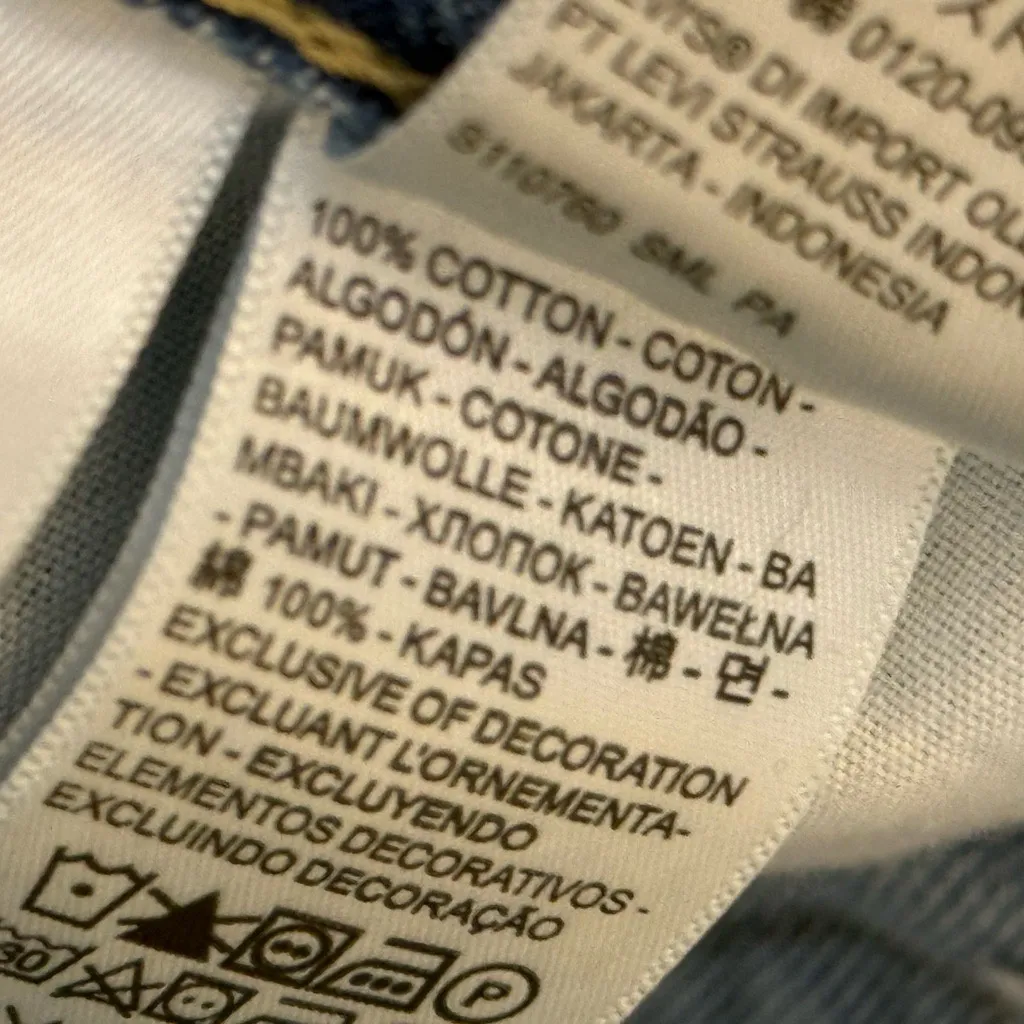 Levi's '94 baggy fit jeans in light blue with distressing - Image 9