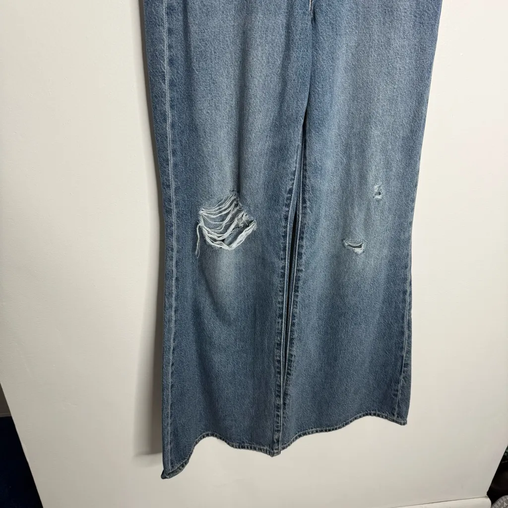 NWT Levi’s Women’s High Rise Loose Flare Leg Relaxed Ripped Knee‎ Size 25 x 32 - Image 3