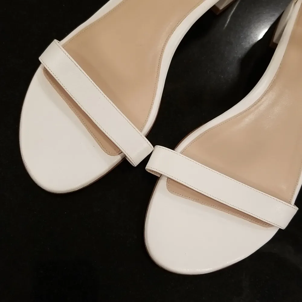 💕STUART WEITZMAN💕 Low Block Heel Leather Sandals White 8.5 Comfortable All Day - Image 4