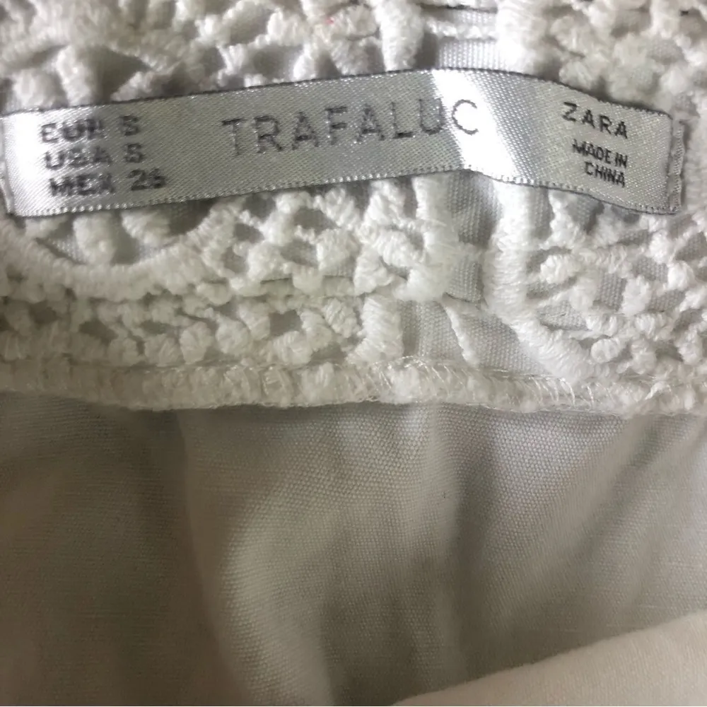 Trafaluc White Crochet Mini Skirt White Sz. S Lined Exposed Zipper Summer - Image 4