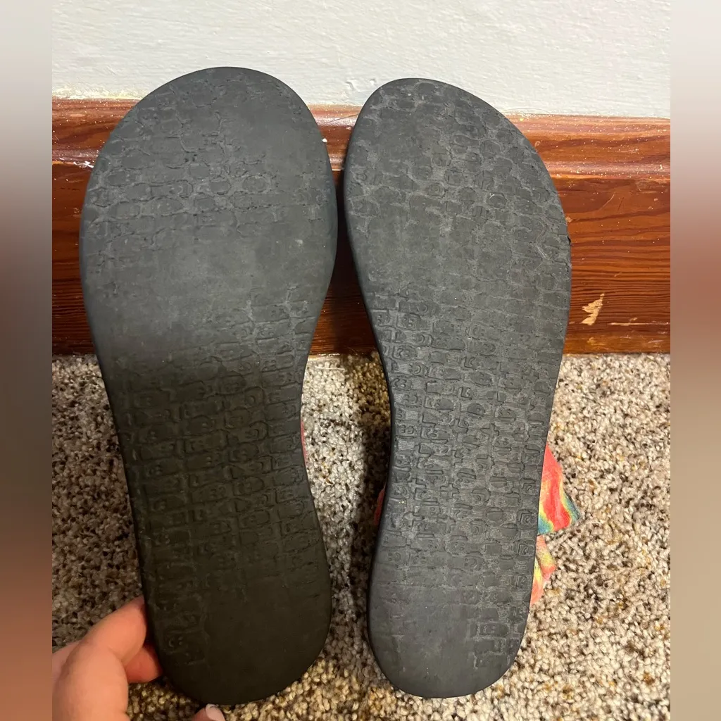 Sanuk Red and Green Sandals Vibrant Comfortable Design - Image 4