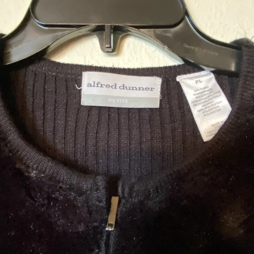 Alfred Dunner Woman's Black Faux‎ Fur Front Zip Up Sweater Back/sleeves. Large - Image 2
