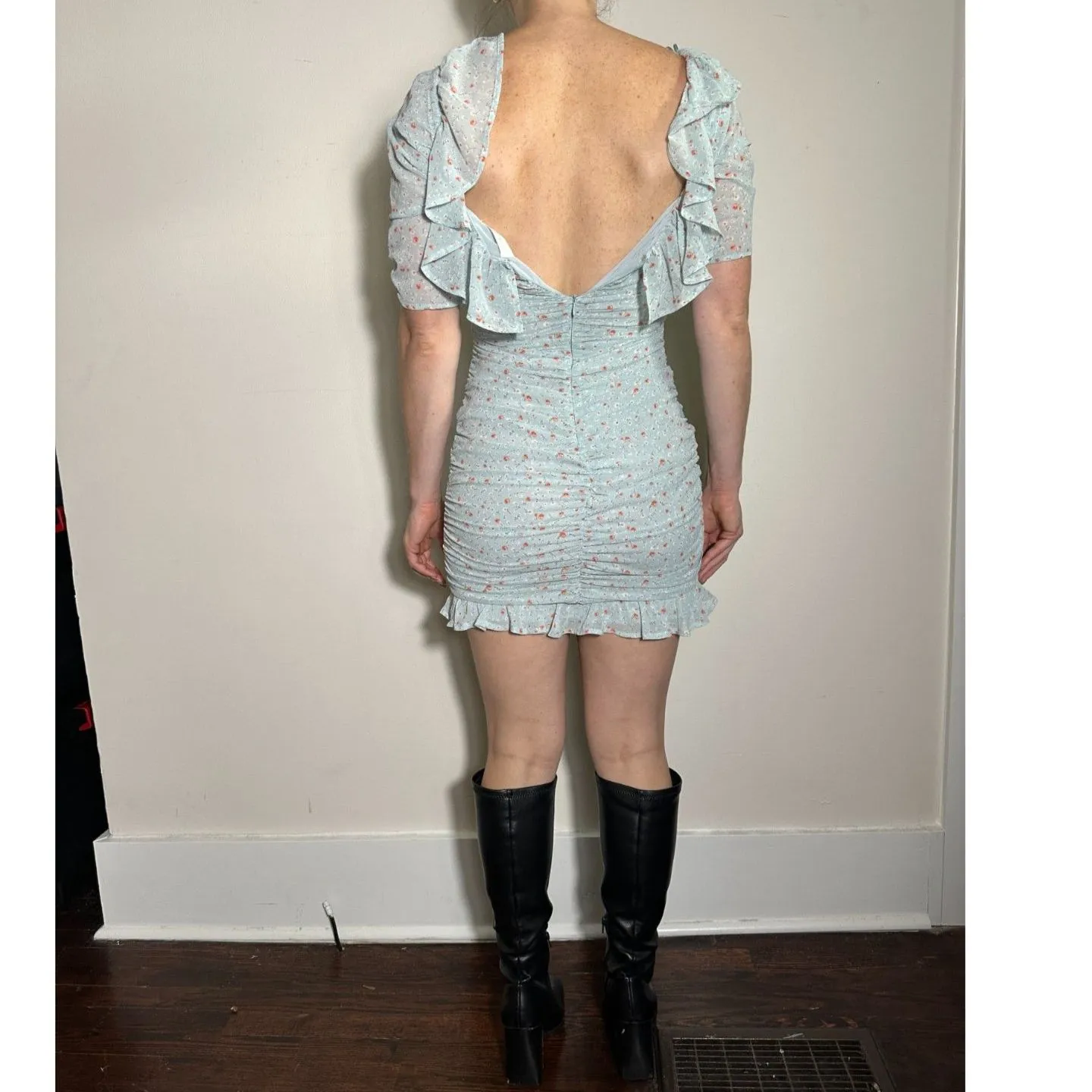 ASTR The Label Short Sleeve Ruffle Neck Ruched Dress in Teal Multi Daisy Sz S Blue - Image 6