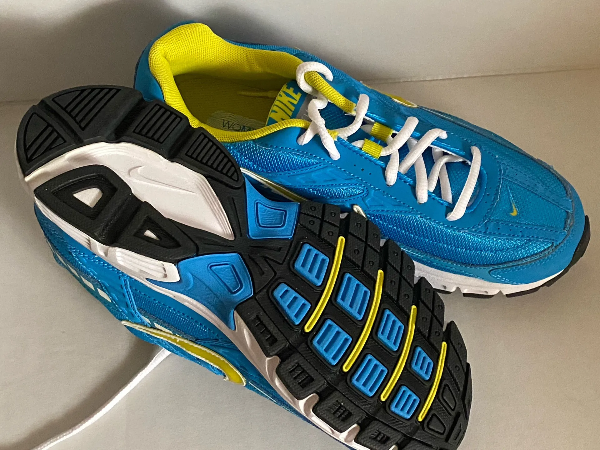 Nike Initiator Women’s shoes Sz 7.5 - Image 3