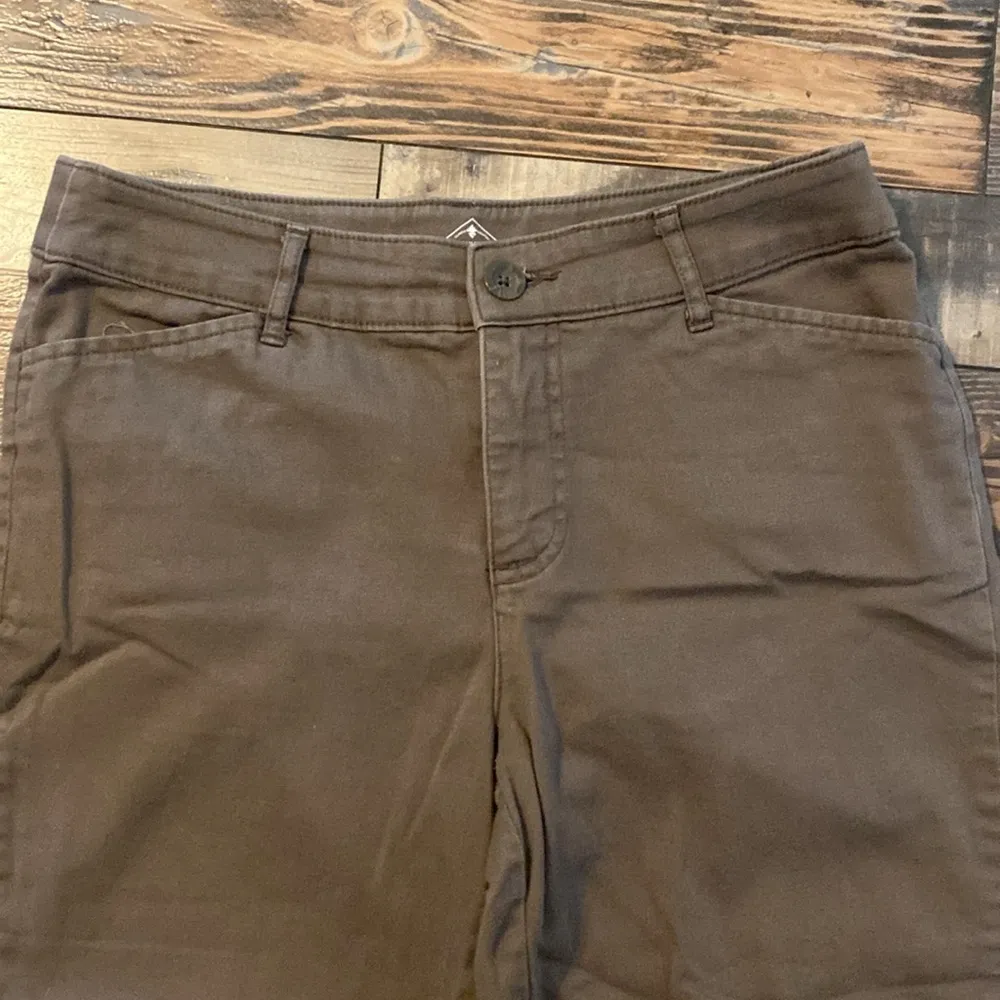 Women’s ST John’s Bay size 6 capri brown - Image 2
