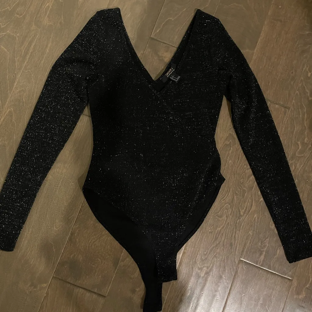 FOREVER21 SPARKLY BLACK V CUT  BODYSUIT S - Image 4