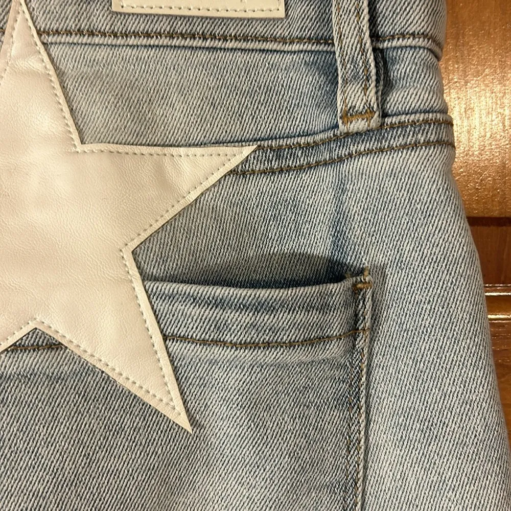 BLANK NYC Light Wash Madison Crop Jeans W/White Stars Size 28-EUC - Image 5