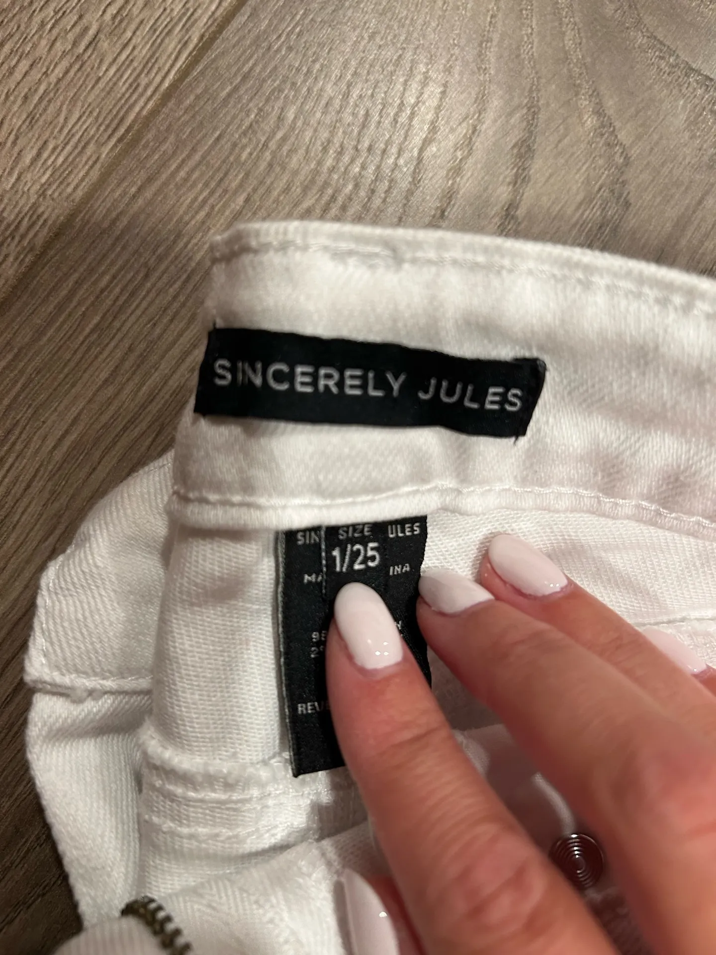 Sincerely Jules White Women's Jeans, size 1/25 - Image 2