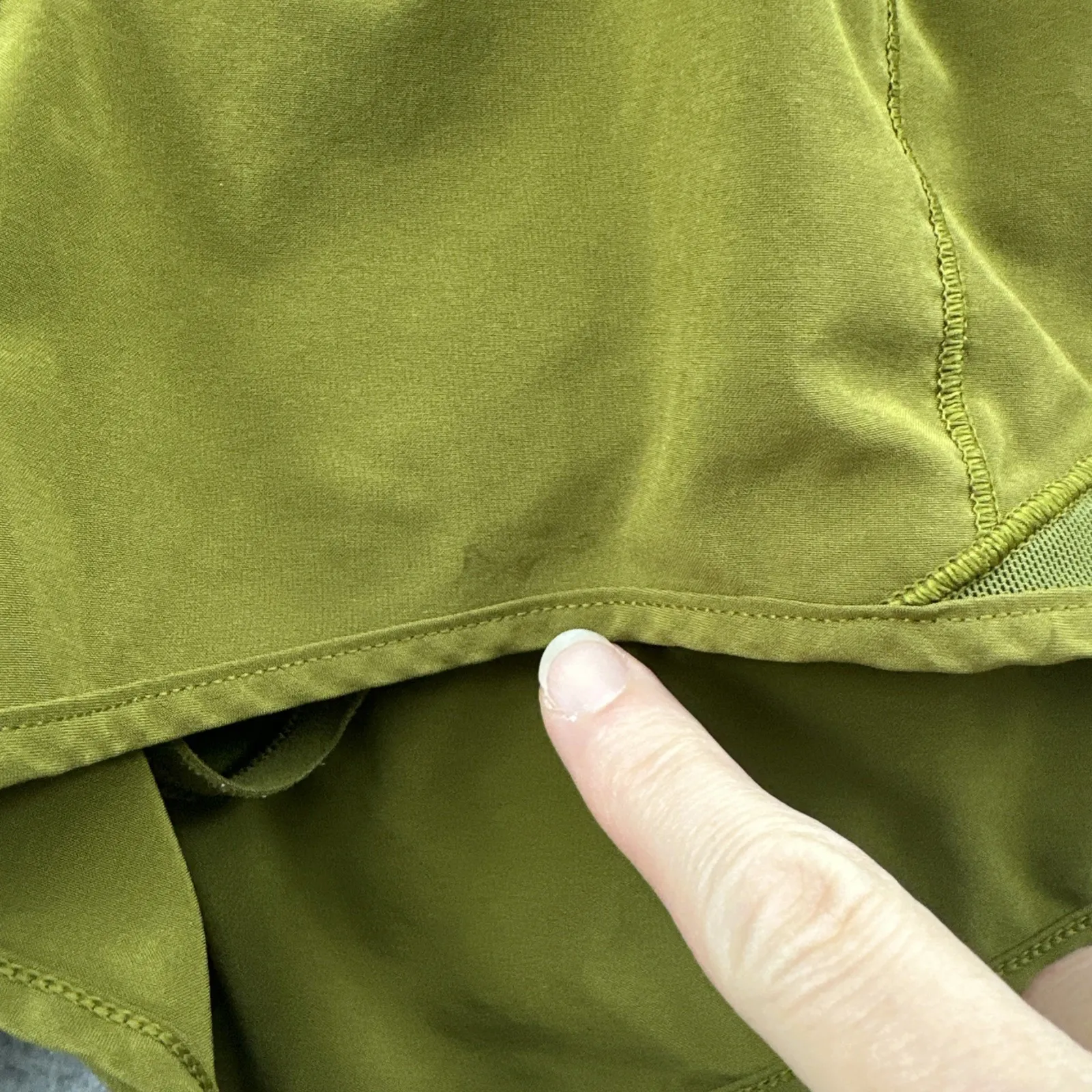 Lululemon Hotty Hot Shorts 2.5"Low Rise Meadow Green Athletic Gym Women's 6 - Image 2