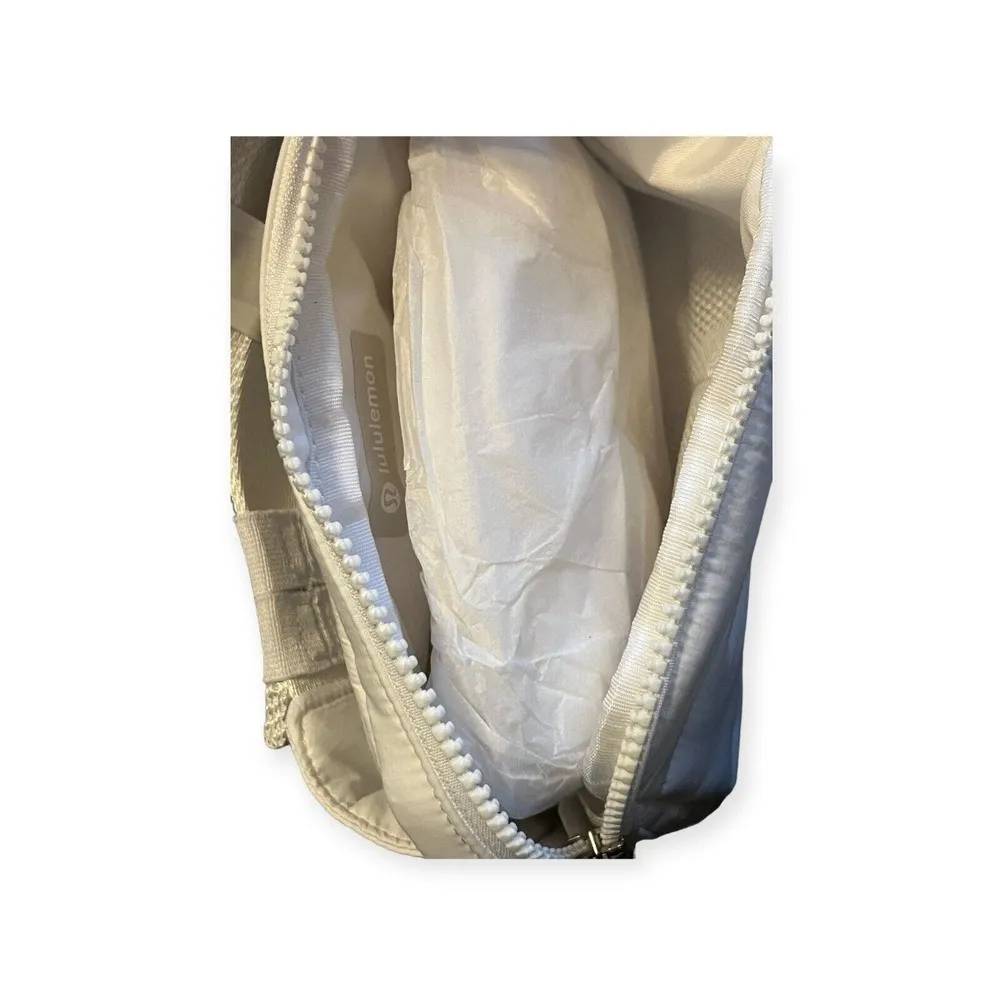 Lululemon Everywhere Belt Bag Large Wunder Puff White LU9BH0S - Image 5