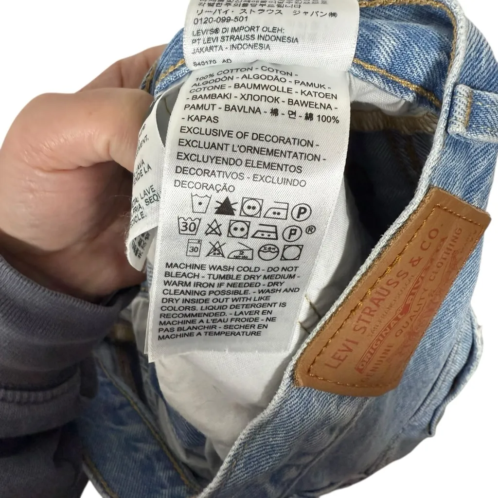 Levi’s Women’s 501 Original Fit High Rise Shorts Light Wash Size 25 - Image 11