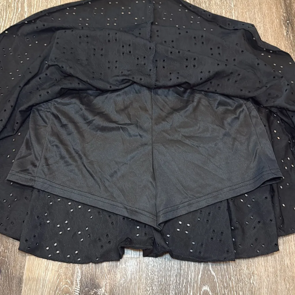SHEIN Women’s 0XL Flowy‎ Black Eyelet Skort - Image 5