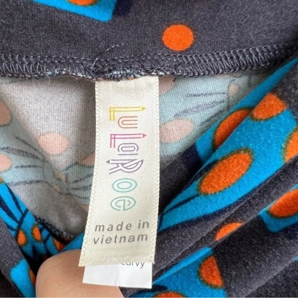 LuLaRoe Minnie Mouse Bow Tie and Polka Dot Leggings Size tall & curvy - Image 4