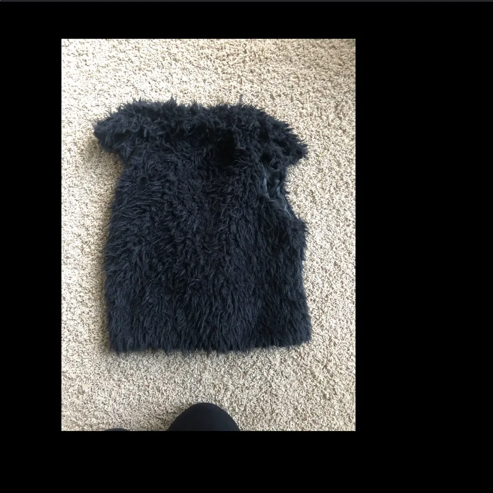 NWT Urban republic collection faux fur vest Sz L - Image 5