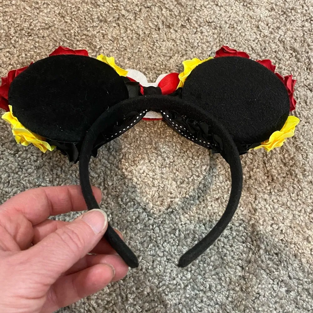 Disney’s Classic Mickey Mouse Themed Minnie Ears - Image 8