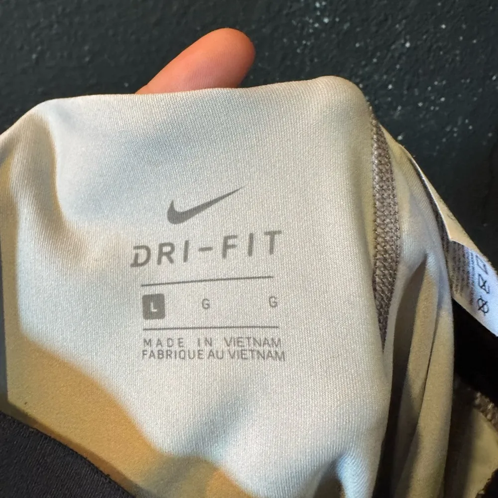 Nike Pro Gray and Pink Leggings Dynamic Performance Wear - Image 5