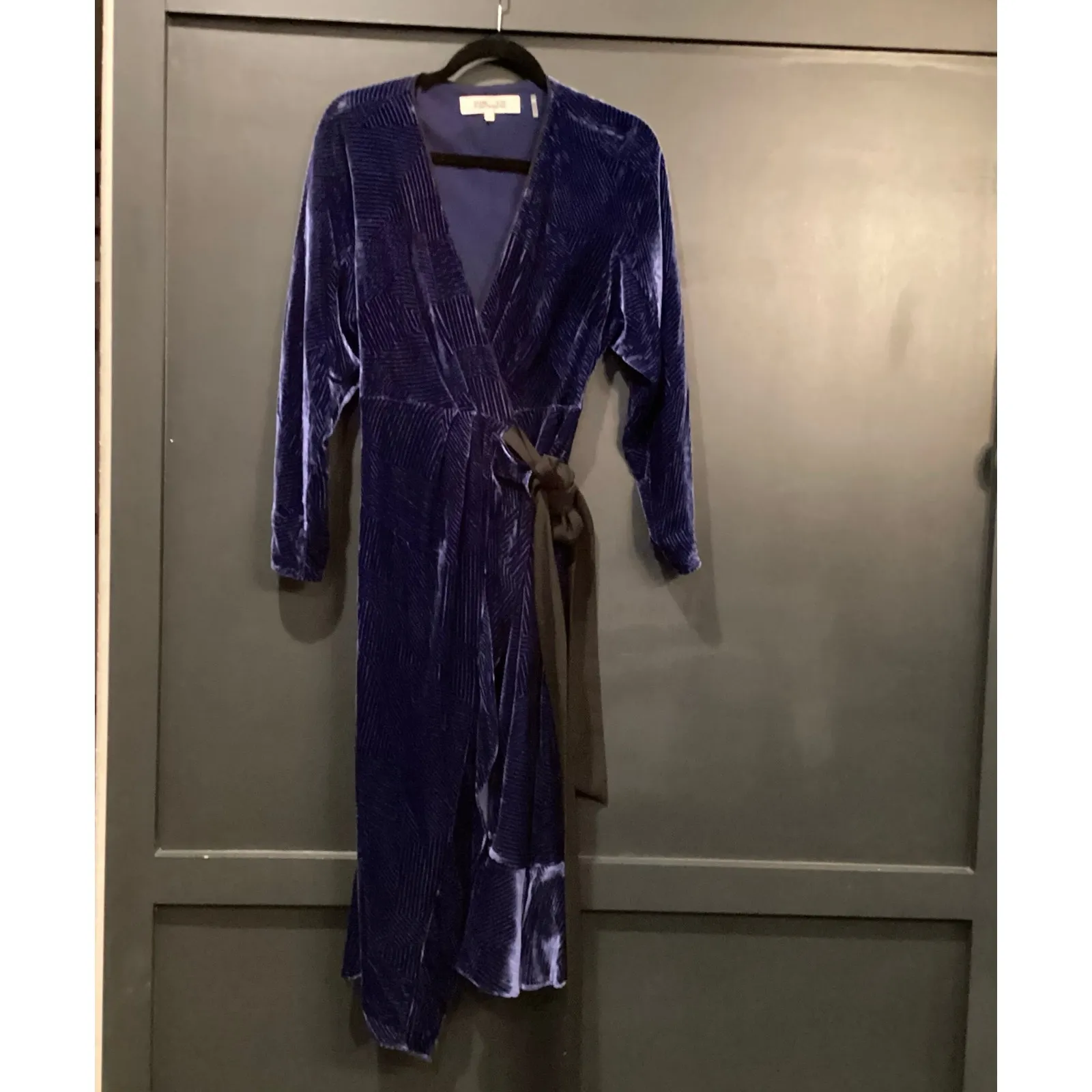 Diane von Furstenberg Tulisa ruffled devore Velvet Midi Wrap Dress Navy size 6 - Image 4