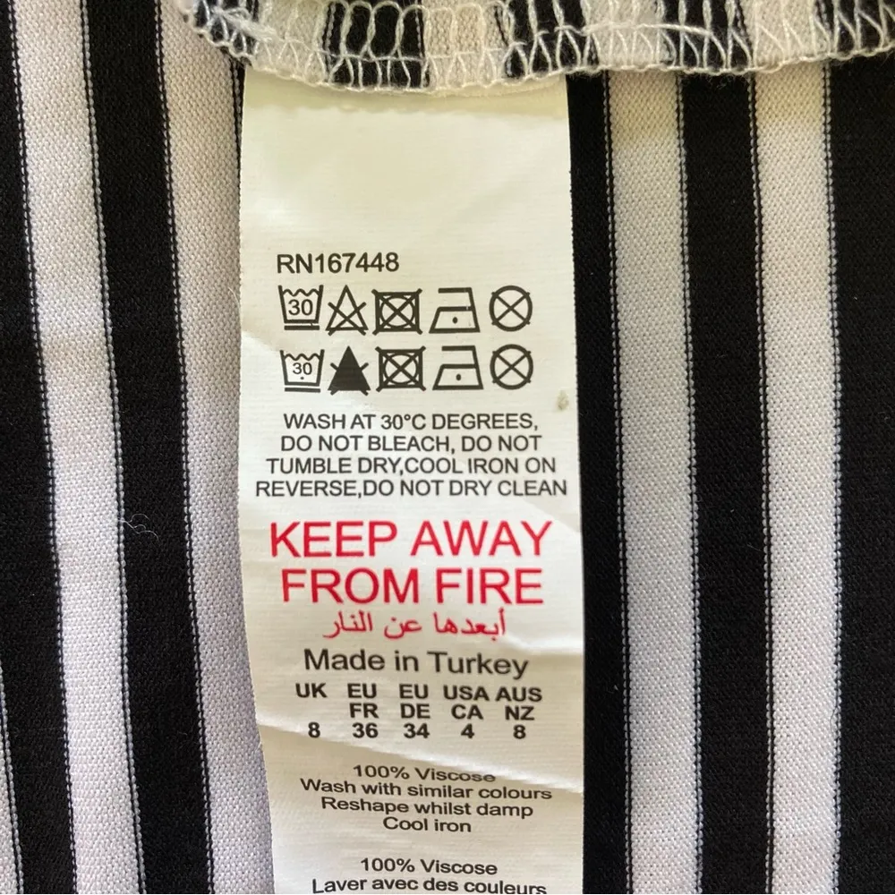 Boohoo NWT  Women’s Sz.4 Stripe Padded Shoulders Tank Top Black & White Viscose - Image 9