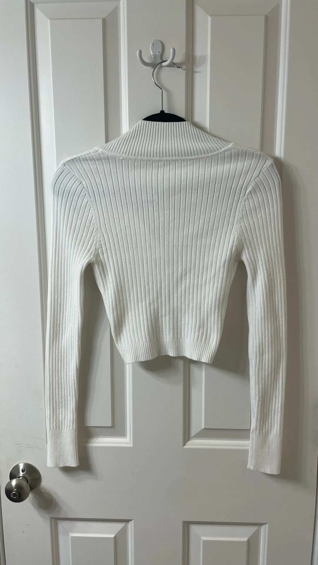 White cropped long sleeve shirt - Image 3