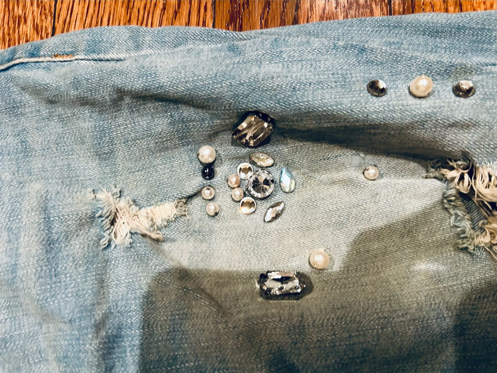 Vanilla Star Mid-rise Ripped Embellished beaded Skinny Jeans size 5 - Image 11