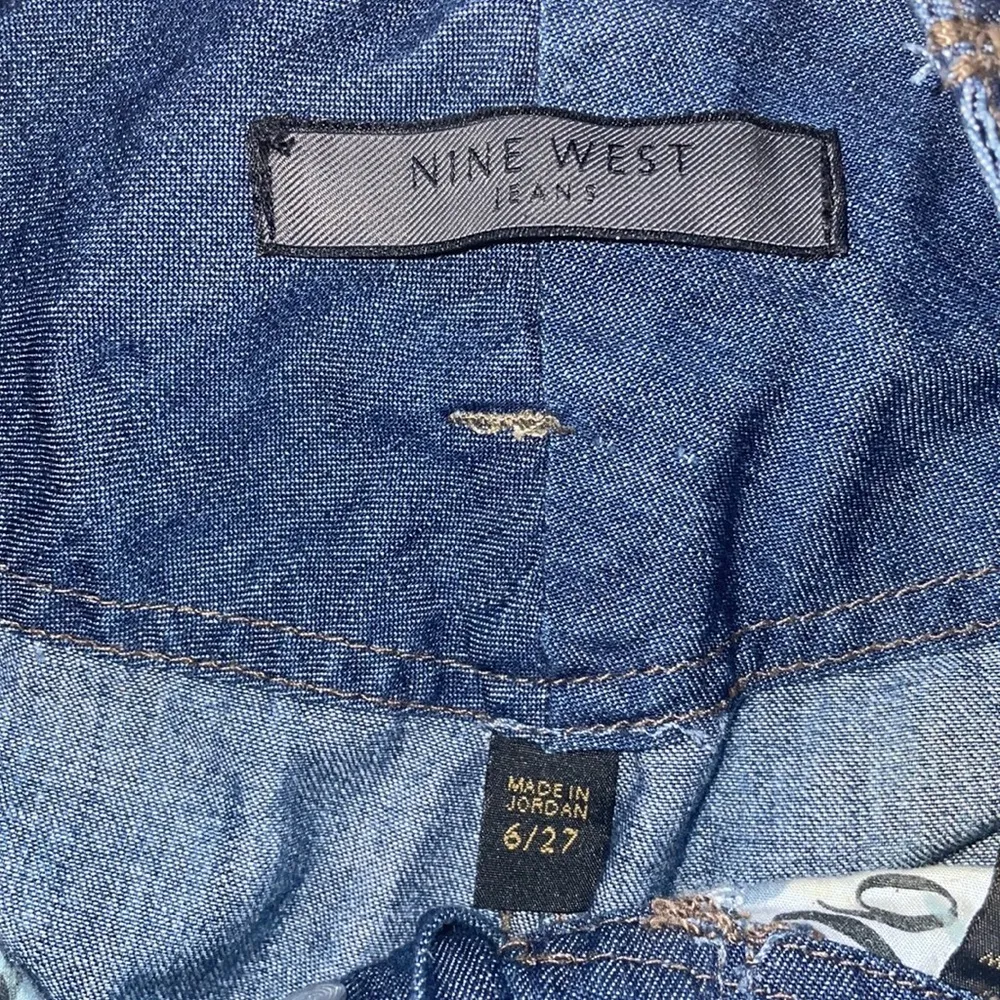 Nine West 6 waist 27 wide leg jeans - Image 3