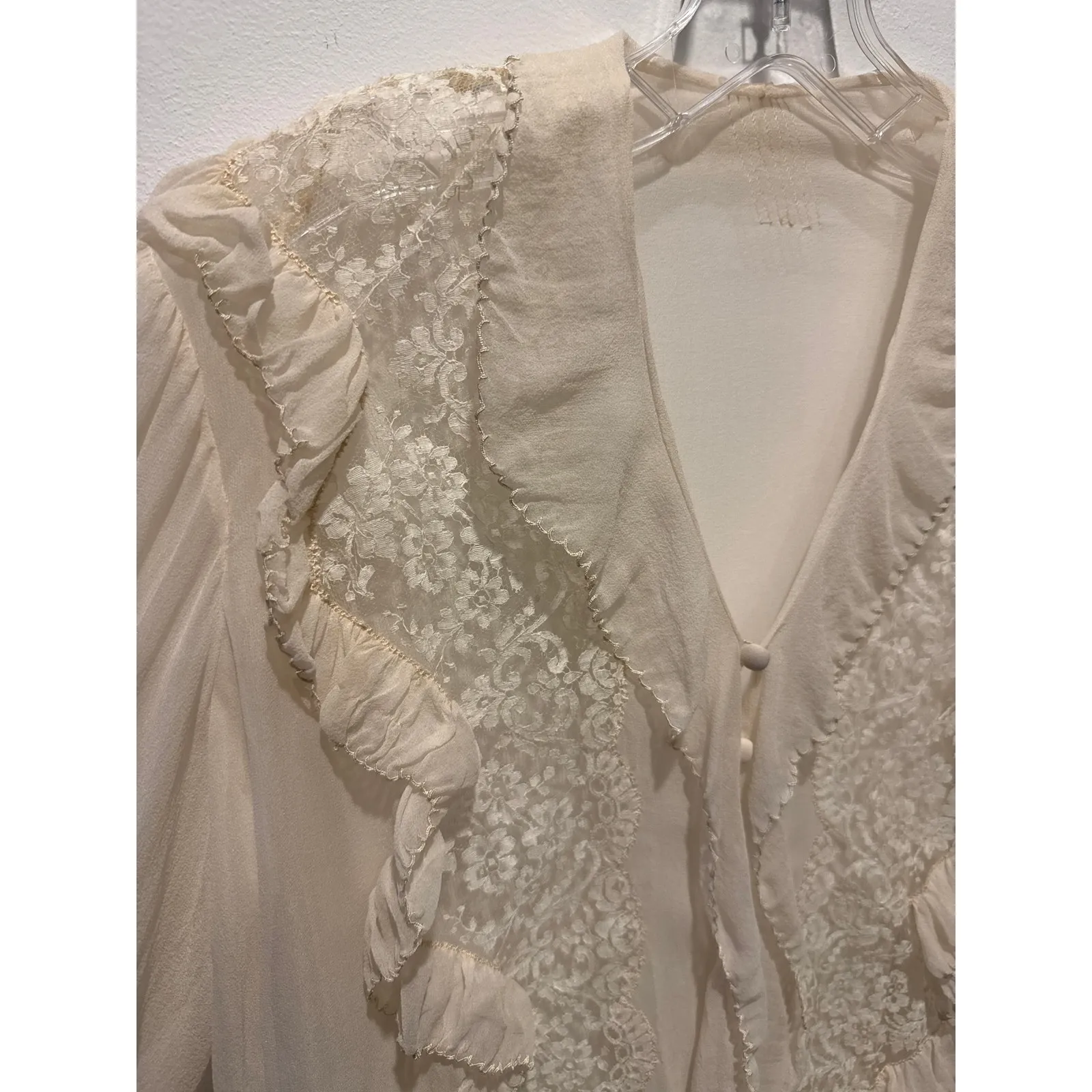 Unlabeled Vintage Cream Chiffon Lace Ruffle Blouse with Double Cuffs medium White - Image 3