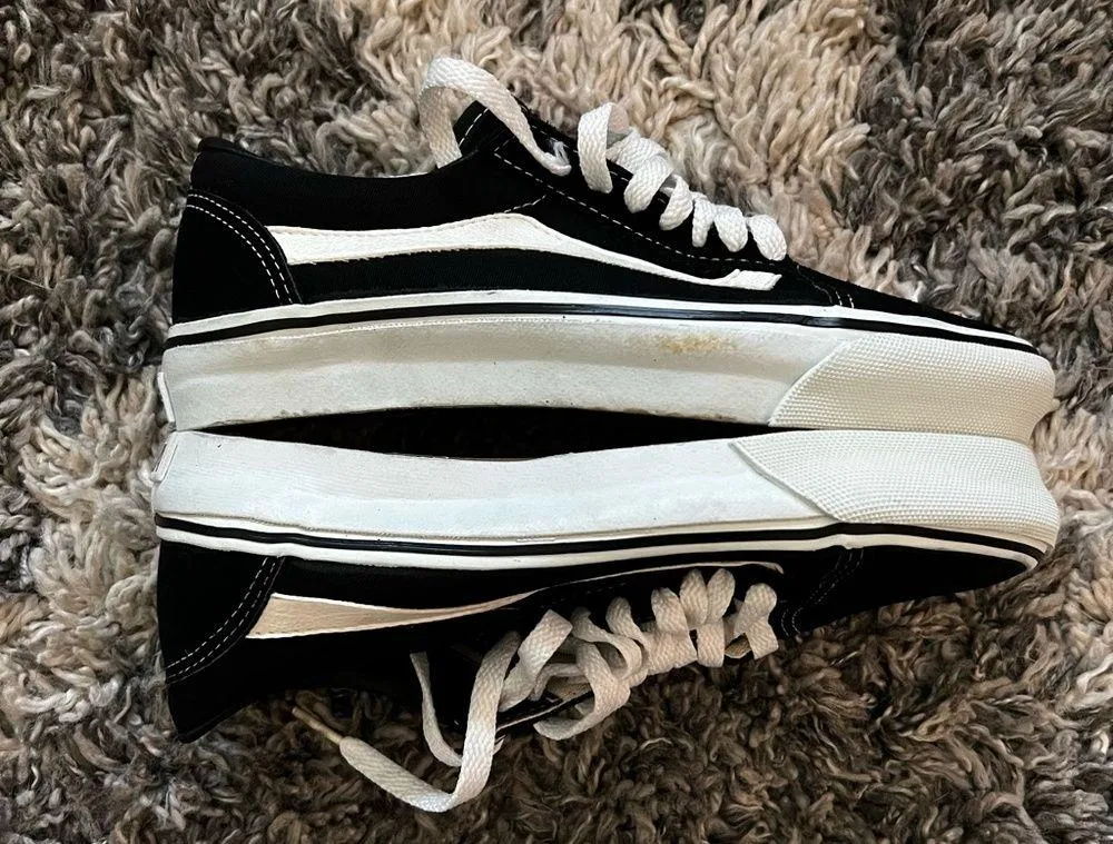 Vintage Early 90s Vans Black/White Old Skool. Size 5.5 Men, 7 Women. - Image 5