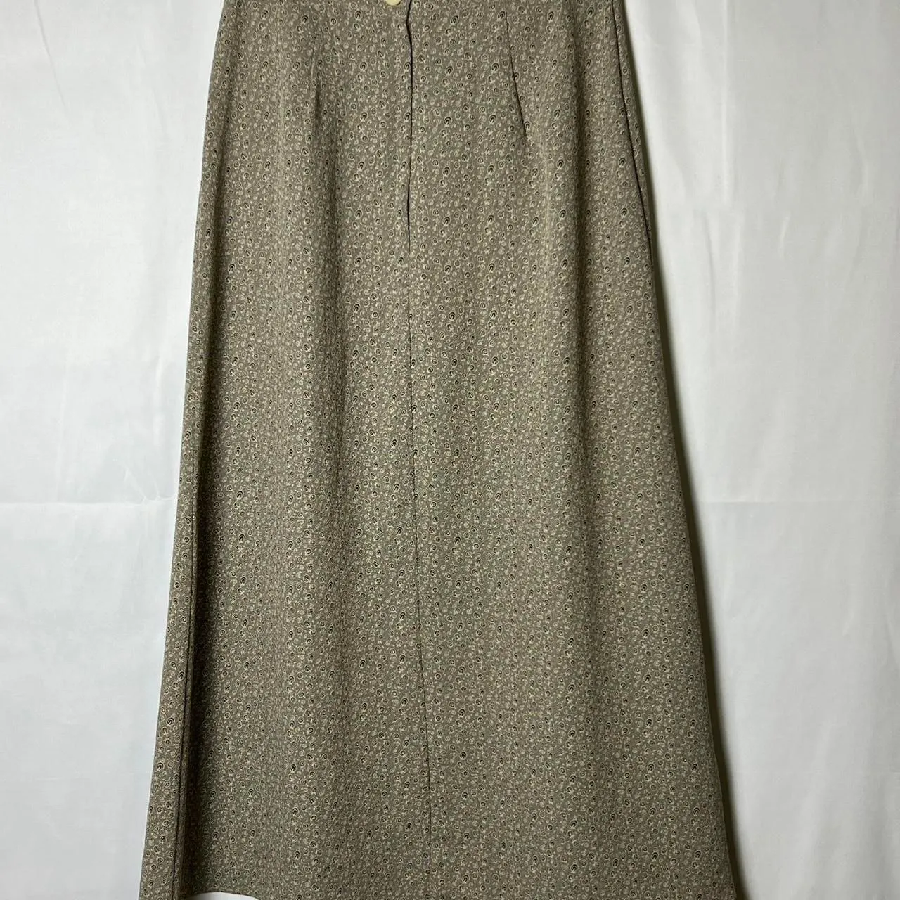 Vintage Jaclyn Smith Neutral Micro-Print A-Line Maxi Skirt (Size 6) - Image 2