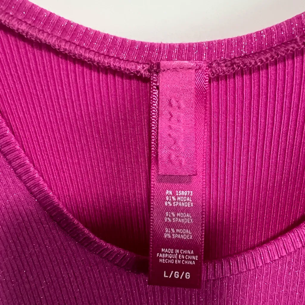 New Skims Soft Lounge Racerback
Maxi Dress In Fuchsia Foil, New with out tags - Image 4