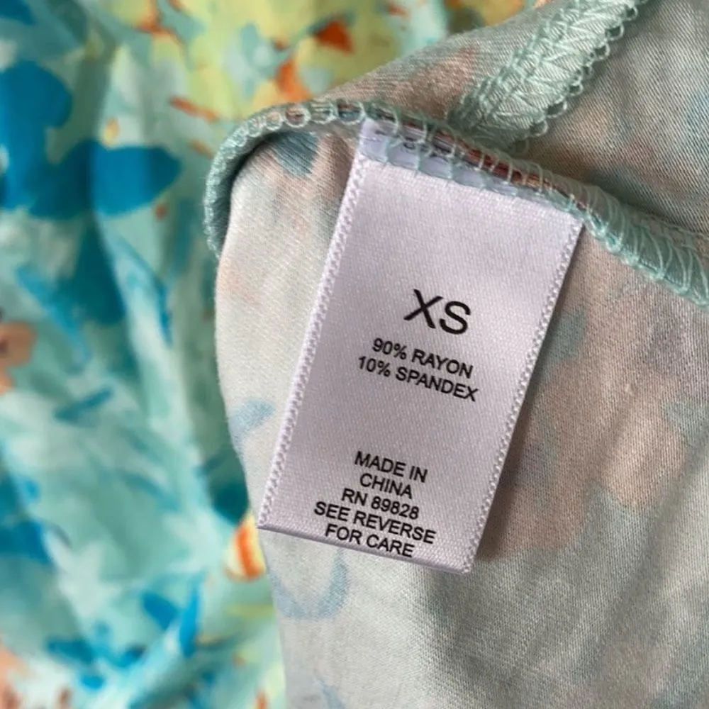 Like new LOGO Lori Goldstein top - Image 6