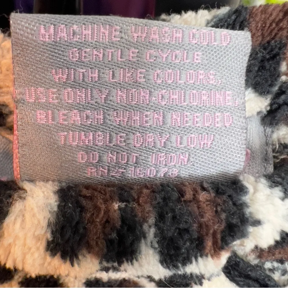 Willow Wear Size Small Fleece Pants Animal Print Black - Image 9