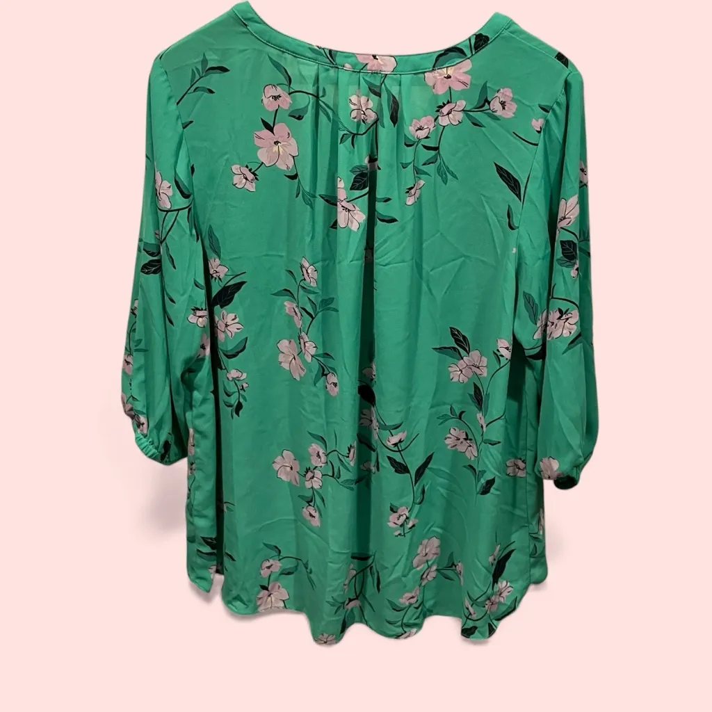 Cute Tahari Woman 1X avocado cherry blossom flowy 3/4 sleeve top v - Image 3