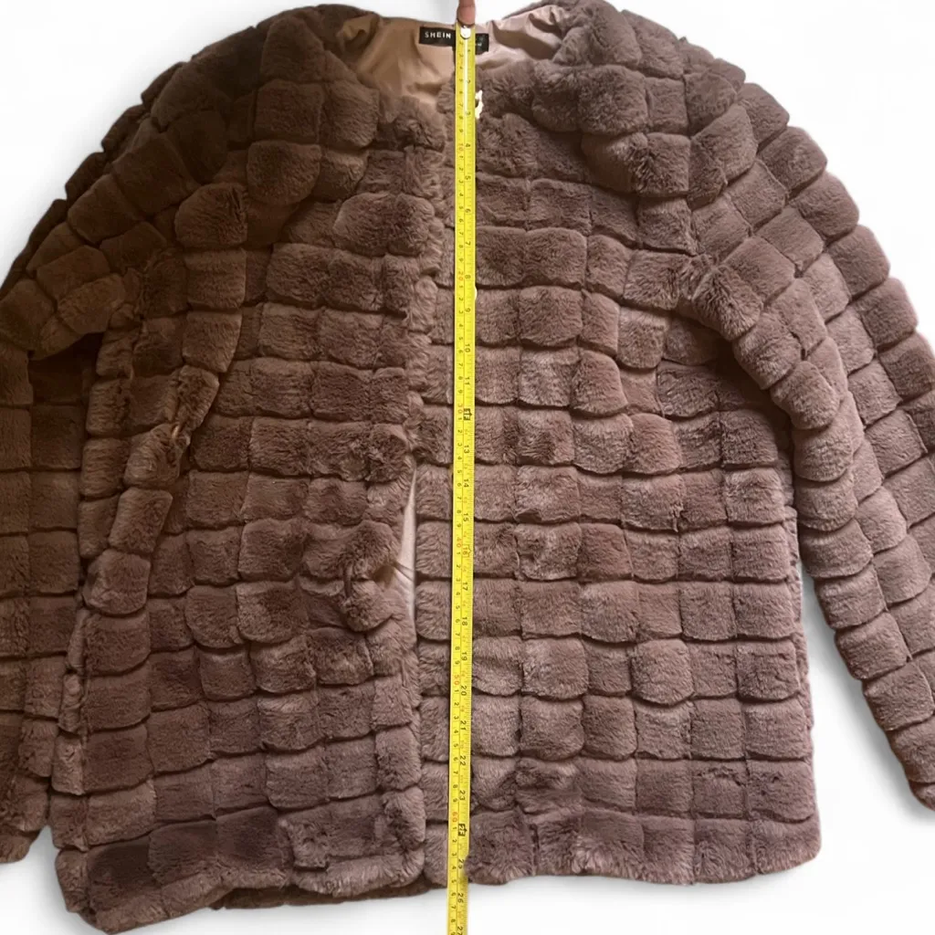 Chocolate Brown Faux Fur Grid Coat – Soft Plush Jacket, Size XS, Elegant & Cozy - Image 8