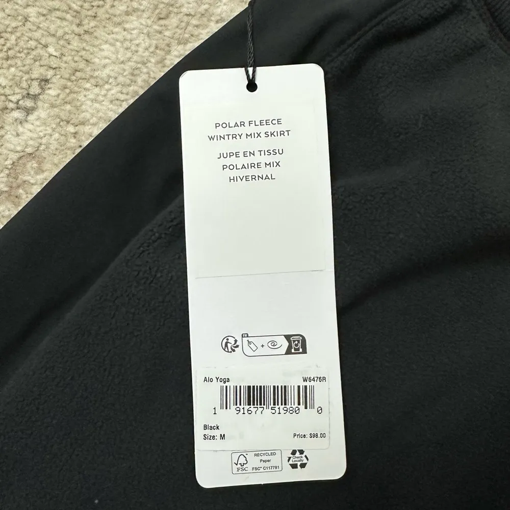 Alo Yoga Polar Fleece Wintry Mix Skirt Size Medium NWT - Black - Image 6