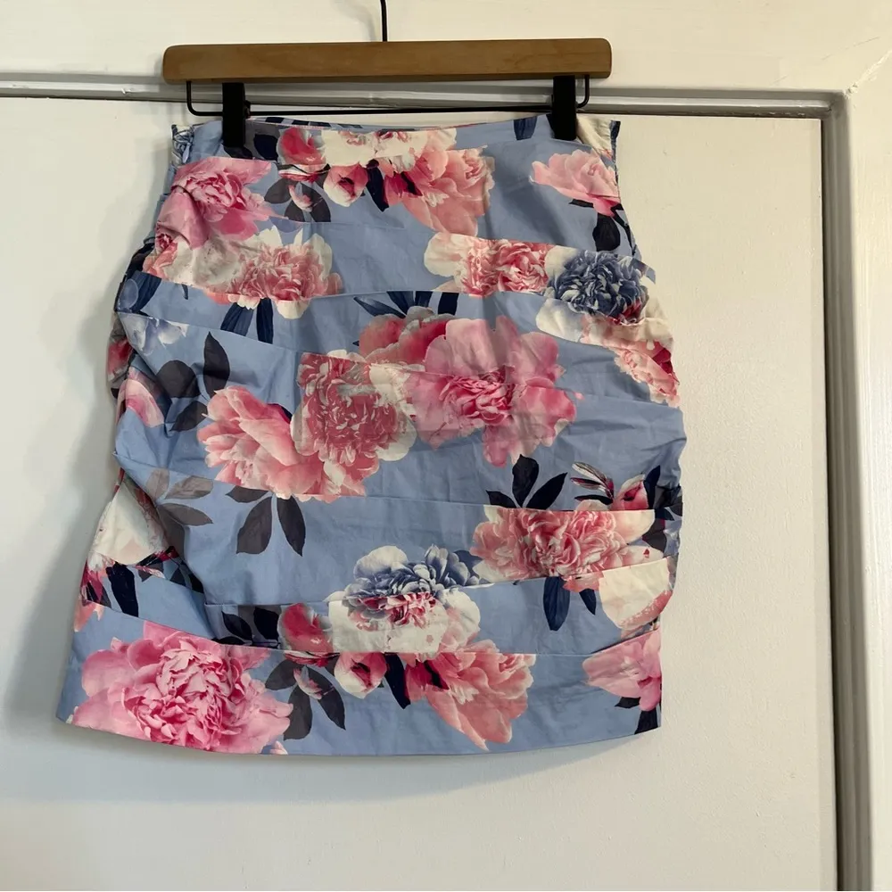 women’s size small floral ruched mini skirt purple pink periwinkle NWT - Image 9
