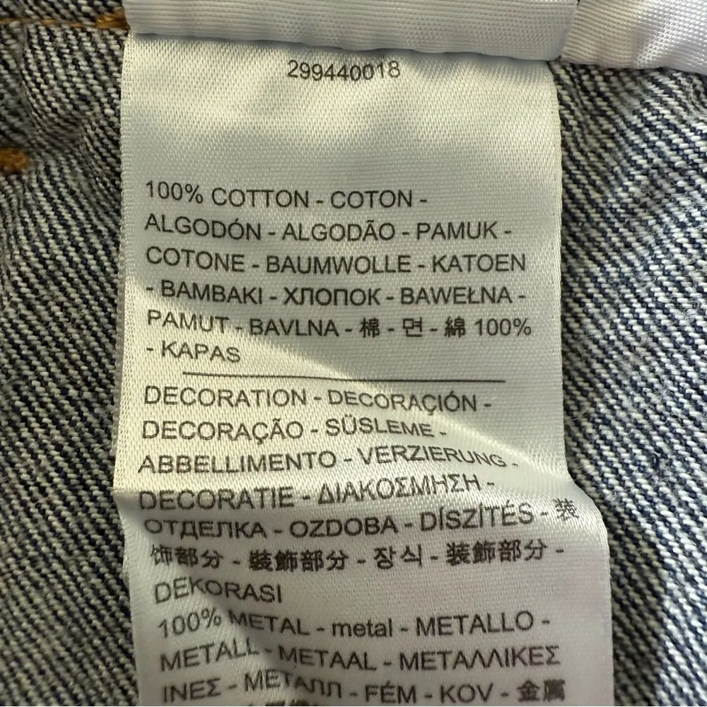 Levi’s Studded Blue Denim Trucker Statement Edgy Jean Jacket Women’s Medium - Image 13