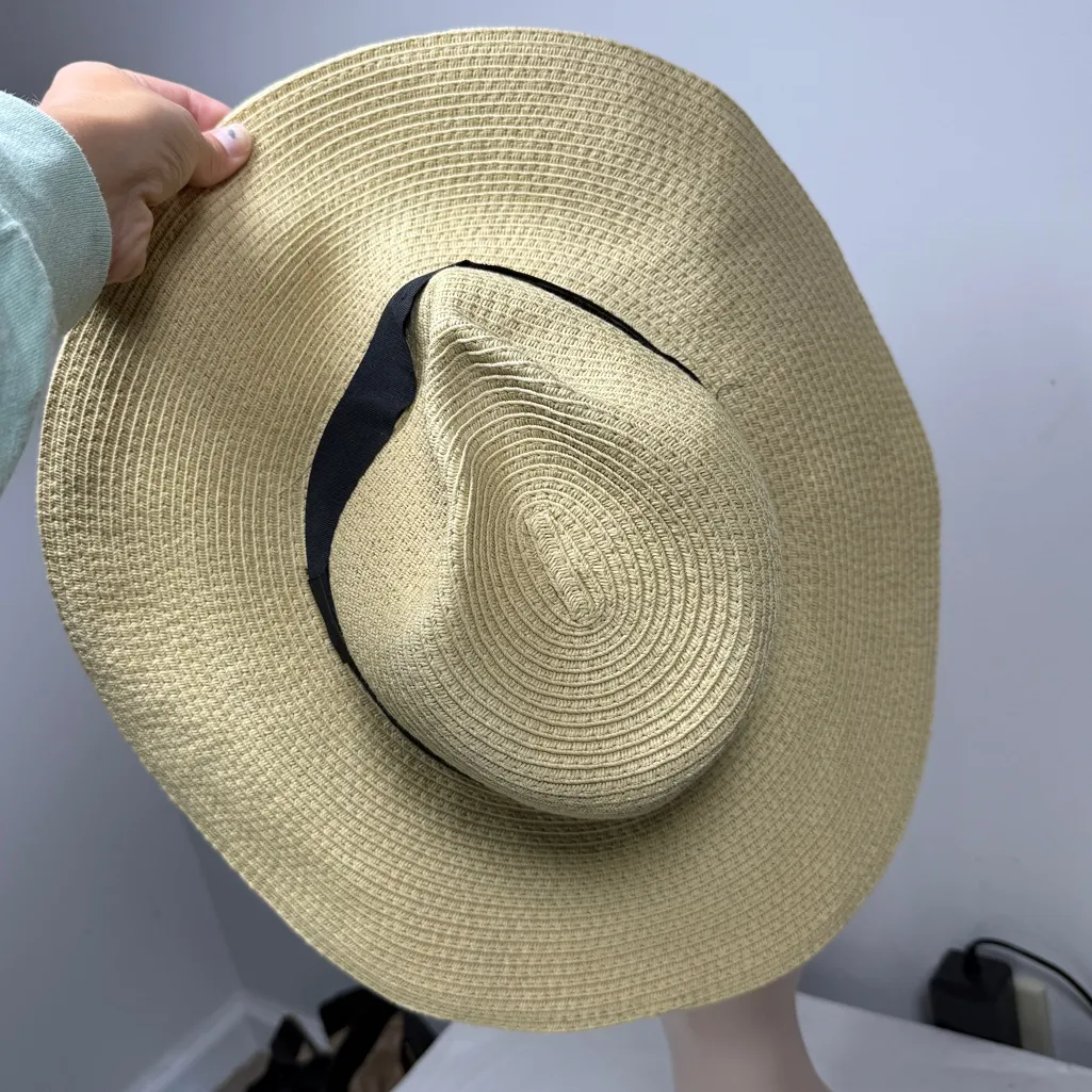 Gap Floppy Wide Brim Woven Paper Beach Hat EUC - Image 3
